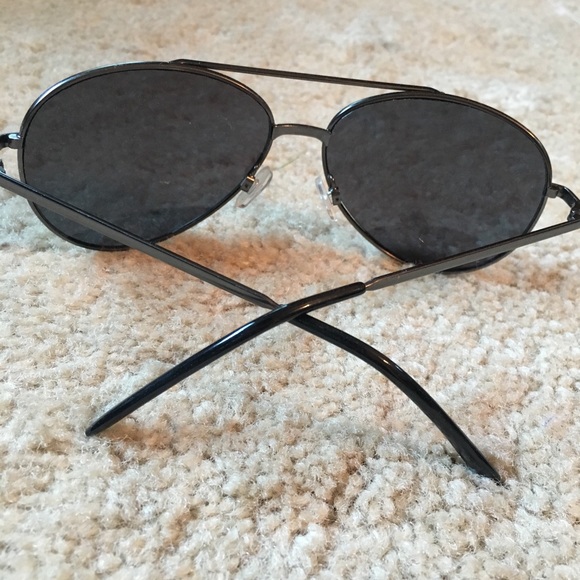 Black lens aviators - Picture 3 of 3